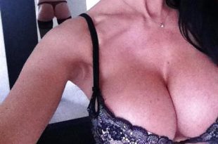 Mes énormes seins et en string